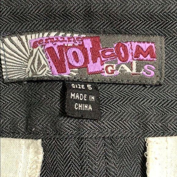 Volcom Gals Womens Mini Skirt Raw Hem Skater Straight Buckle Accent Gray Size 5 - Picture 7 of 7